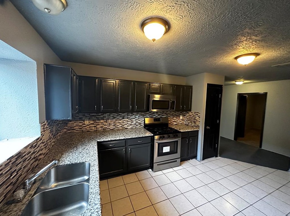 2415 Blackridge Rd, Houston, TX 77067