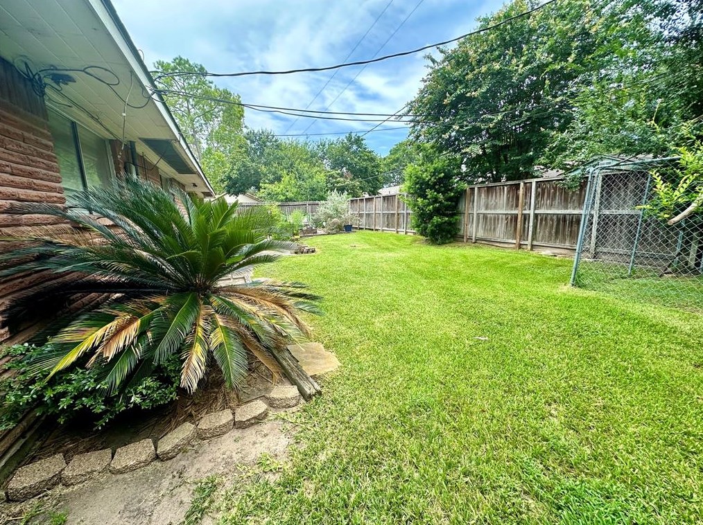 5430 Jason St, Houston TX  77096-1320 exterior