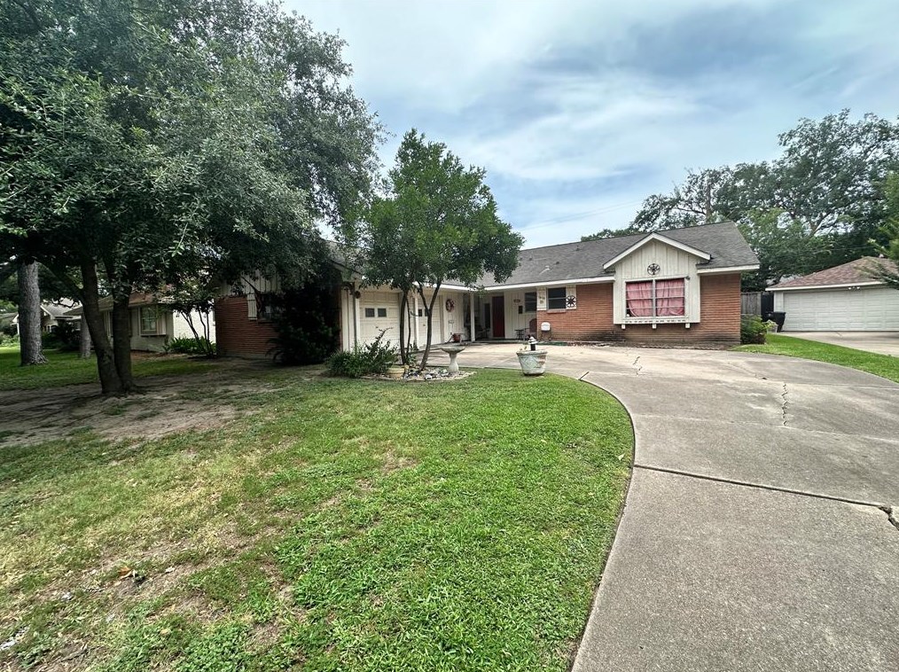 5430 Jason St, Houston, TX 77096-1235