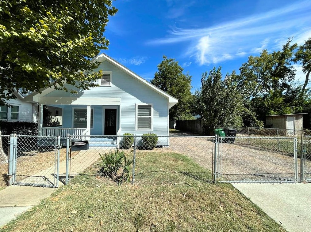 906 Tabor St, Houston, TX 77009