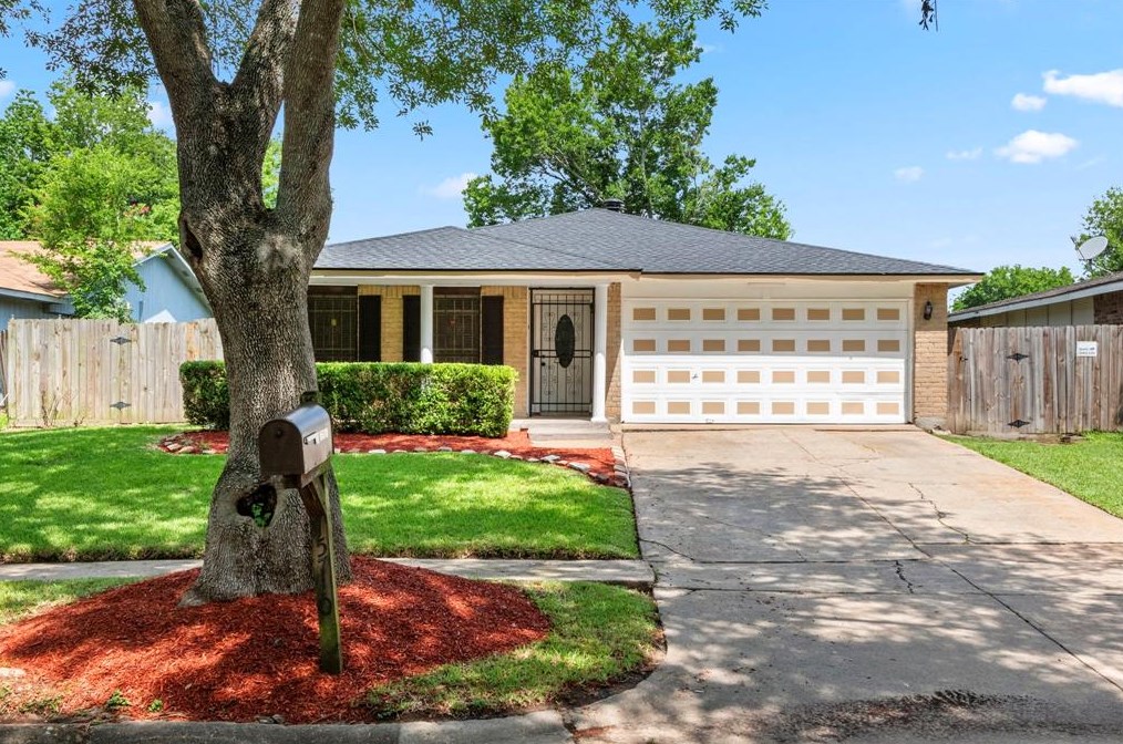 15710 Ironside Creek Dr, Houston, TX 77053-3411