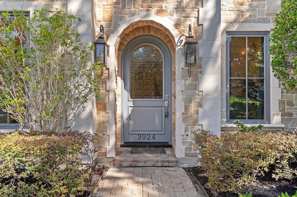 3924 Arnold St, Houston, TX 77005-2038