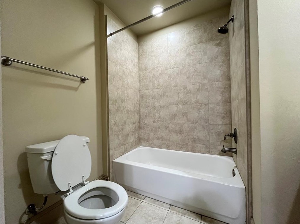 1613 Silver St, Houston TX  77007-3910 exterior