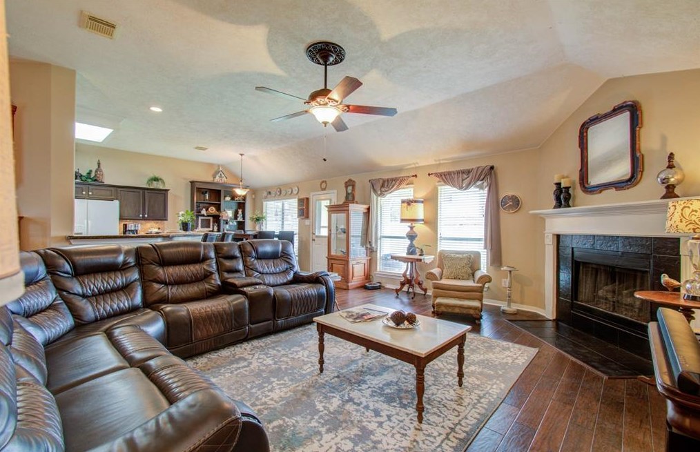113 Kevin Ct, Morgans Point, TX 77571