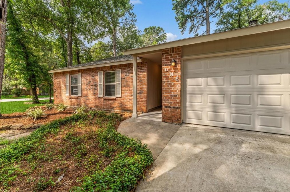 1 Briervine Ct, Spring, TX 77381-2822