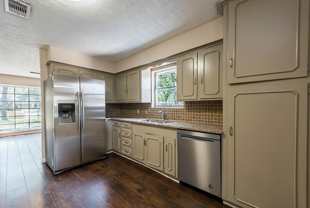 630 Cherrybark Ln, Houston, TX 77079