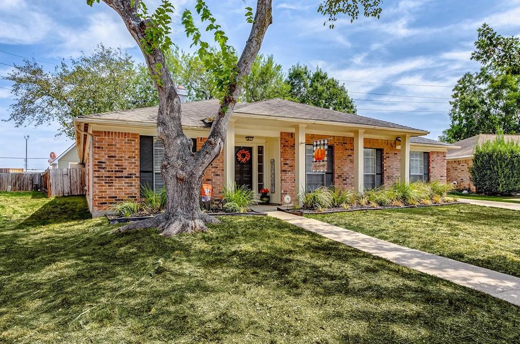107 Asheboro Dr, Katy, TX 77450-1711