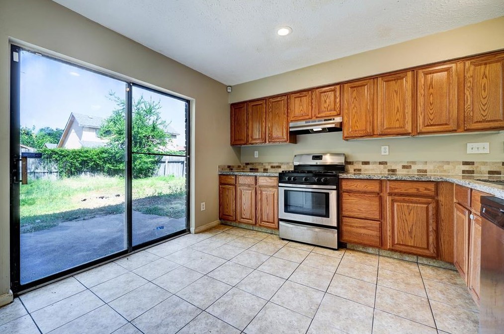 10731 Staghill Dr, Houston TX  77064-4037 exterior