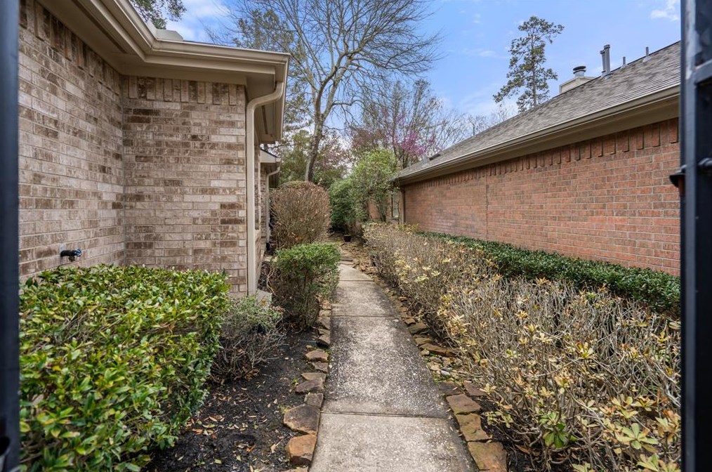 70 Foxbriar Frst Cir, Spring, TX 77382-5391