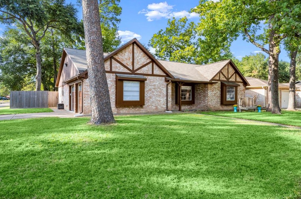 9722 Ballin David Dr, Spring, TX 77379-3803