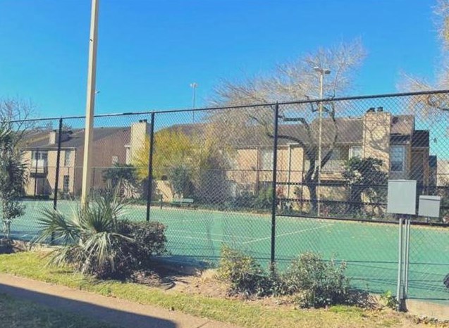 10211 Sugar Branch Dr, Houston TX  77036-8300 exterior