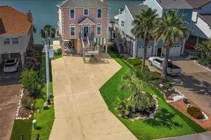 247 Isles End Rd, Tiki Island, TX 77554 - Photo 2