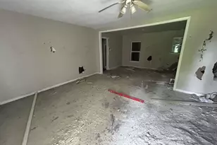 2110 Leight St, Beaumont, TX 77703 - Photo 2