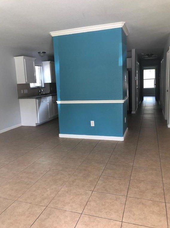 319 Kansas St, Bacliff, TX 77518