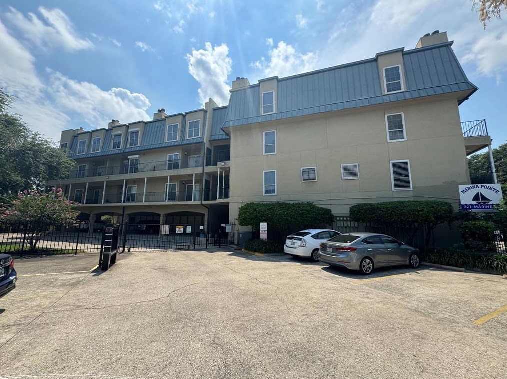 921 Marine Dr #225, Galveston, TX 77550