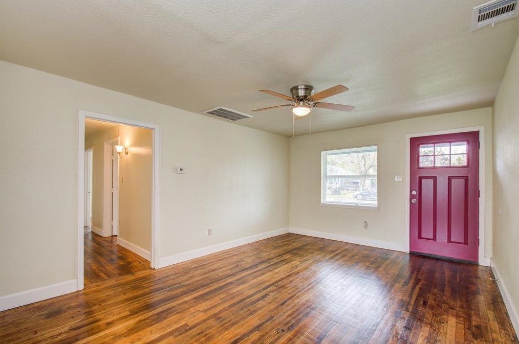 8135 Panay Dr, Houston, TX 77033-3013