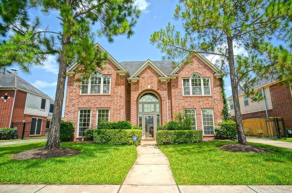 2427 Foxglove Dr, Pearland, TX 77584