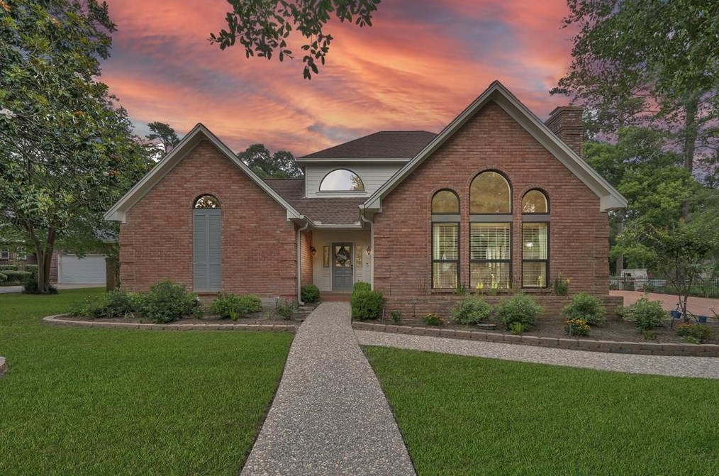 13 Woods Estates Dr, Conroe, TX 77304-1311