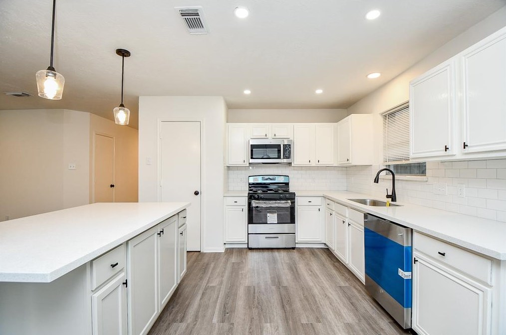 16618 Ripple Rdg Dr, Houston TX  77053-5348 exterior