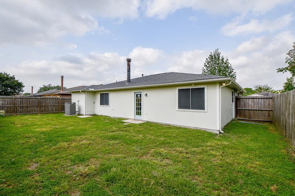 16618 Ripple Rdg Dr, Houston TX  77053-5348 exterior