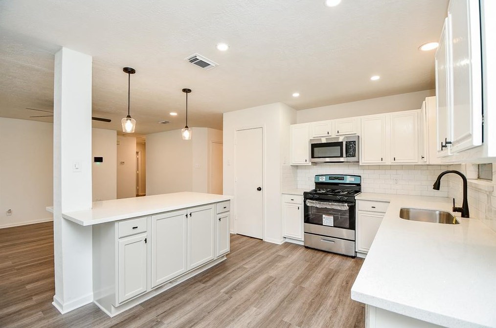 16618 Ripple Rdg Dr, Houston TX  77053-5348 exterior