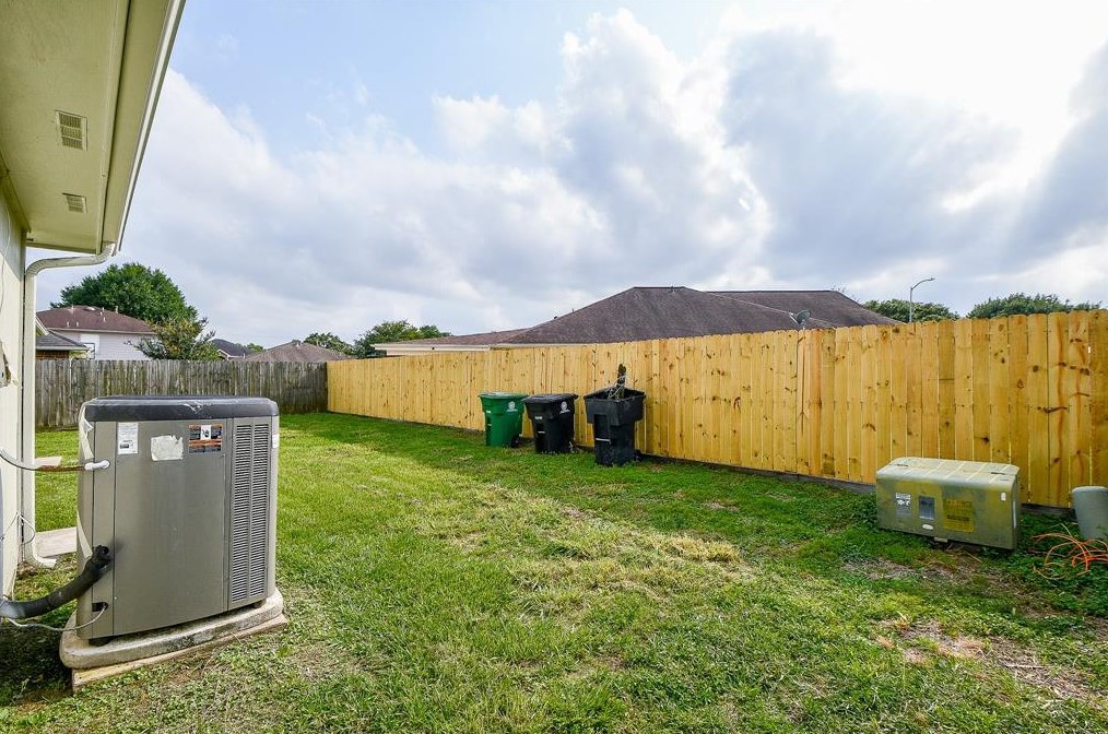 16618 Ripple Rdg Dr, Houston TX  77053-5348 exterior