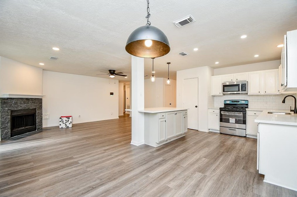 16618 Ripple Rdg Dr, Houston TX  77053-5348 exterior