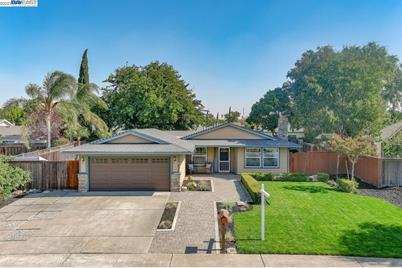 863 Yosemite Drive - Photo 1