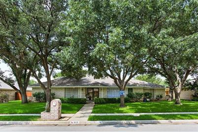 809  Murl Drive, Irving, TX 75062 - Photo 1