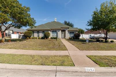 2942  Paladium Drive, Grand Prairie, TX 75052 - Photo 1