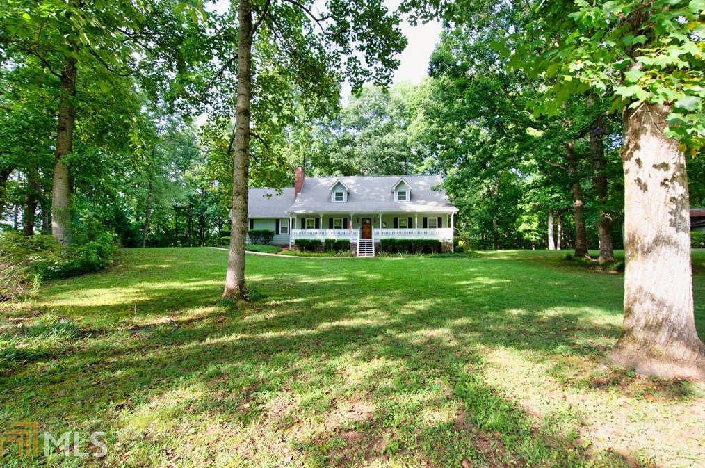 4724 Gateway Ln, Flowery Branch, GA 30542-3649