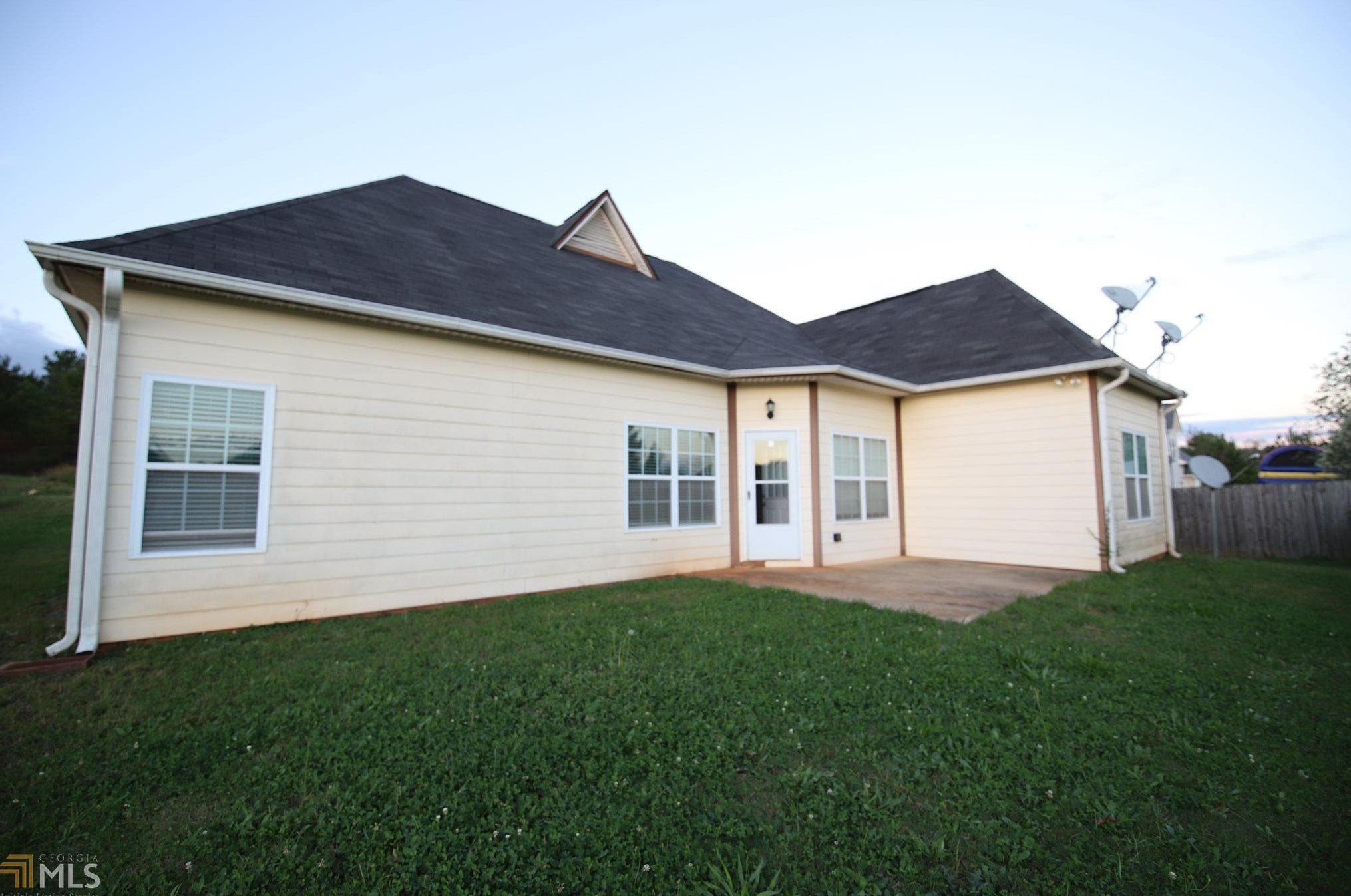 211 N Pointe Dr, Lagrange, GA 30241