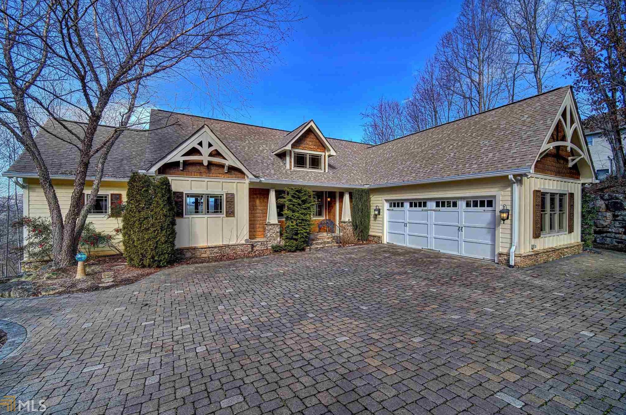 1124 Forest View Dr, Hiawassee, GA 30546-1509