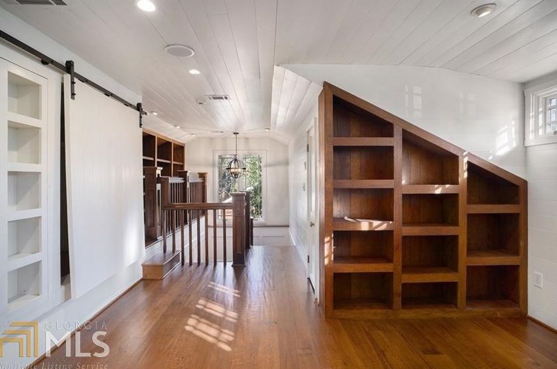 2602 Pineview Dr, Decatur GA  30030-1633 exterior