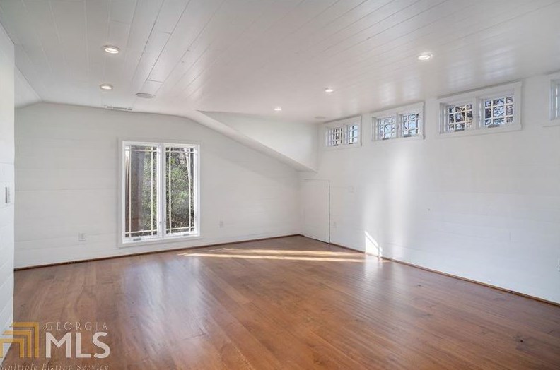 2602 Pineview Dr, Decatur GA  30030-1633 exterior