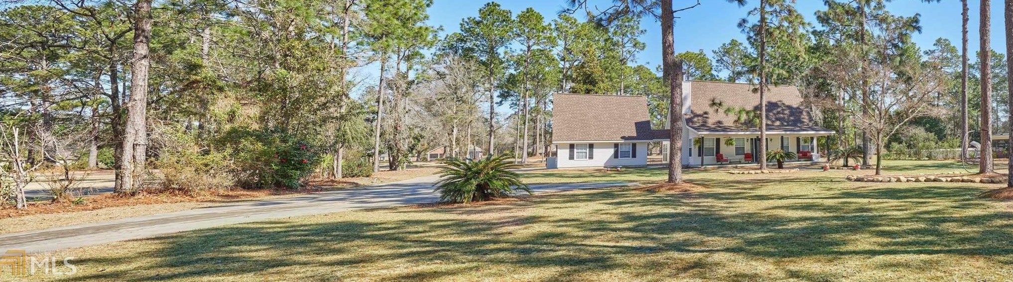 10 Bogey Dr, Jesup, GA 31546-2125
