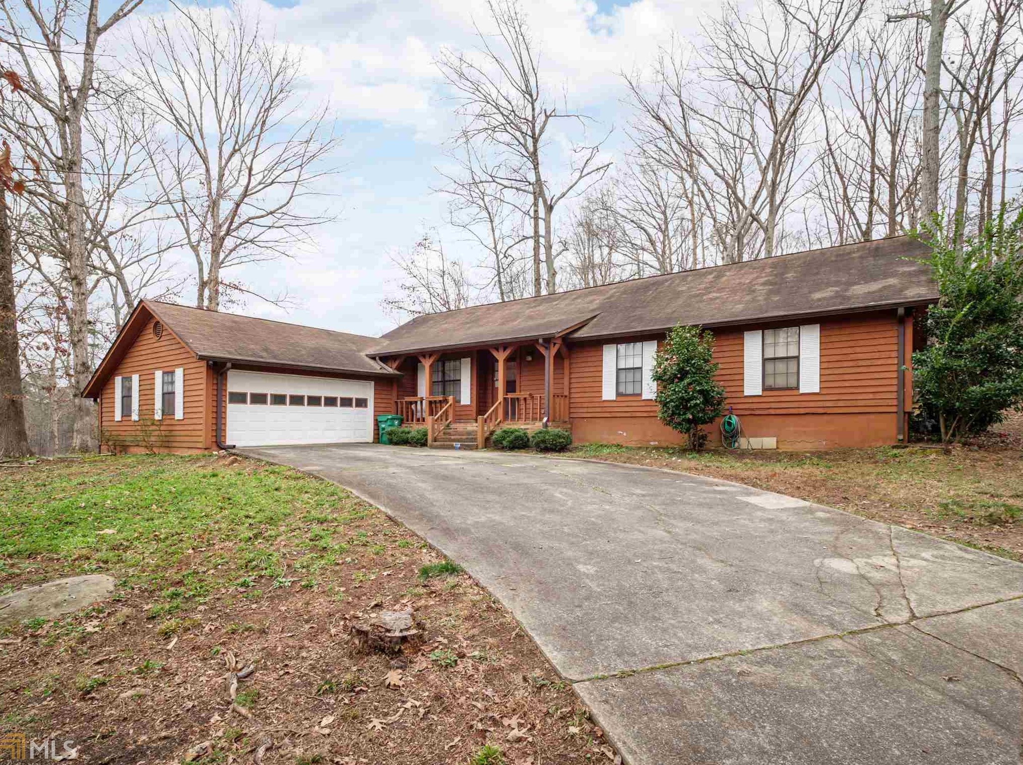 693 Raven Springs Trl, Stone Mountain, GA 30087-4837