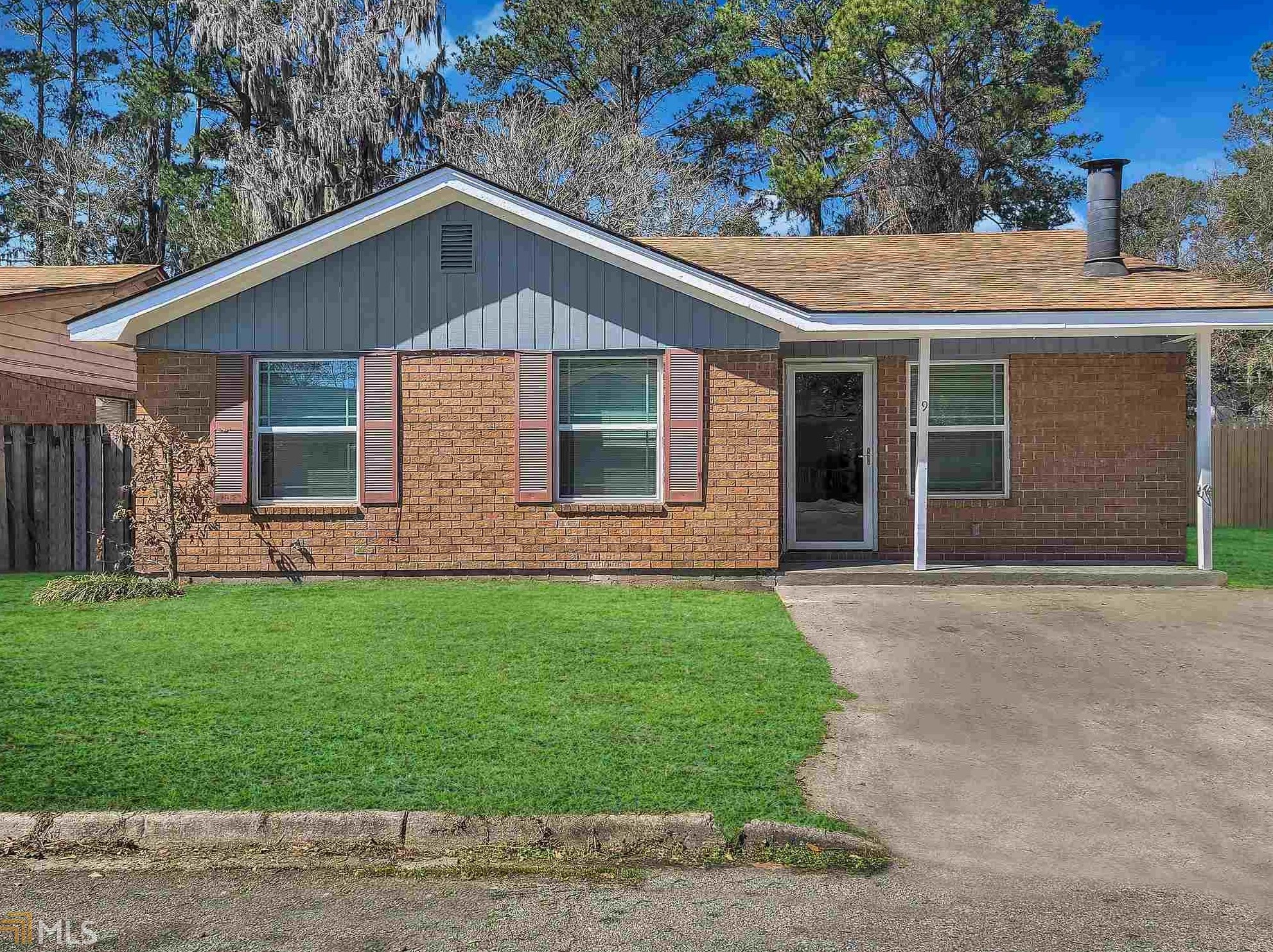 9 Base Dr, Savannah, GA 31406-3353