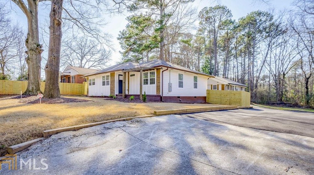 566 Woods St, Atlanta GA  30318-4740 exterior