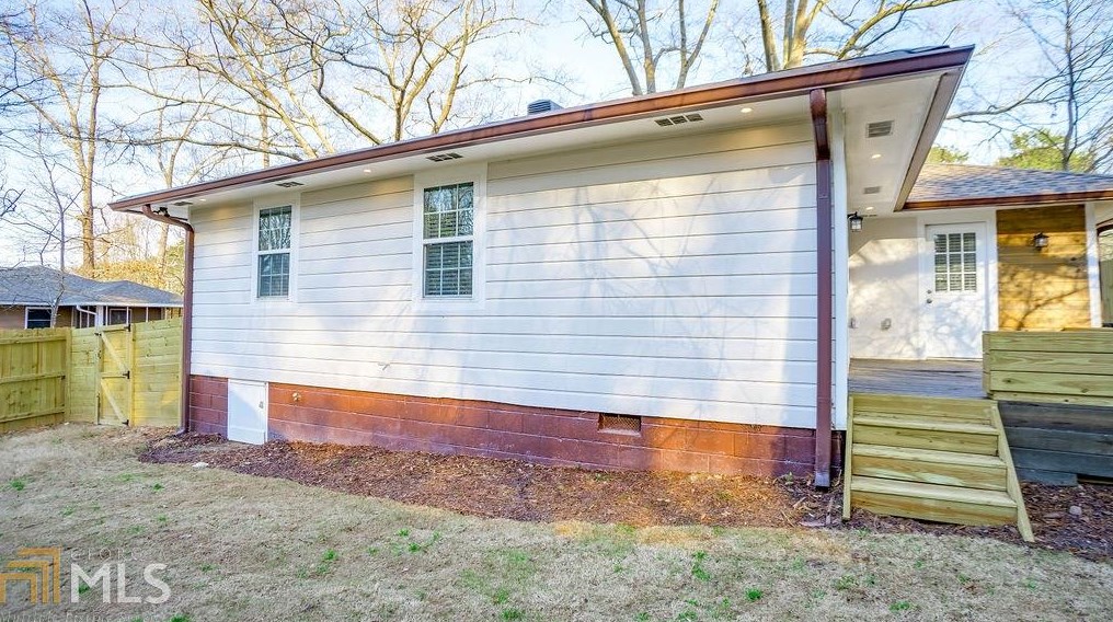 566 Woods St, Atlanta GA  30318-4740 exterior
