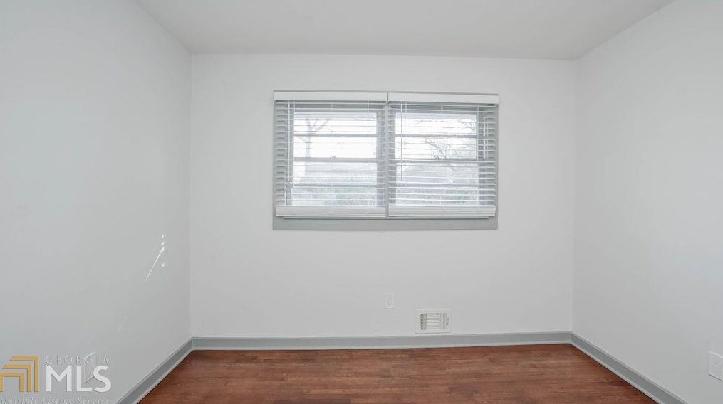 566 Woods St, Atlanta GA  30318-4740 exterior