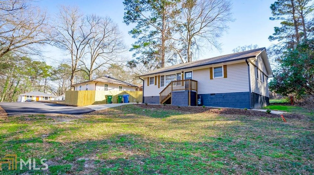 566 Woods St, Atlanta GA  30318-4740 exterior