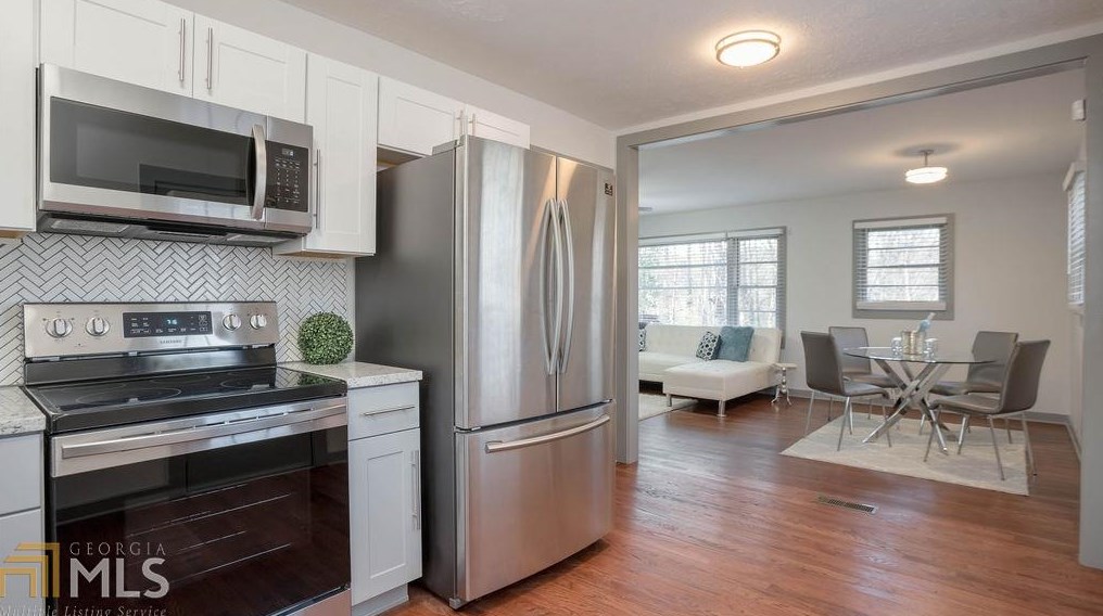 566 Woods St, Atlanta GA  30318-4740 exterior