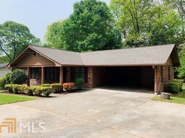 547 Rimrock Trl, Stone Mountain, GA 30083