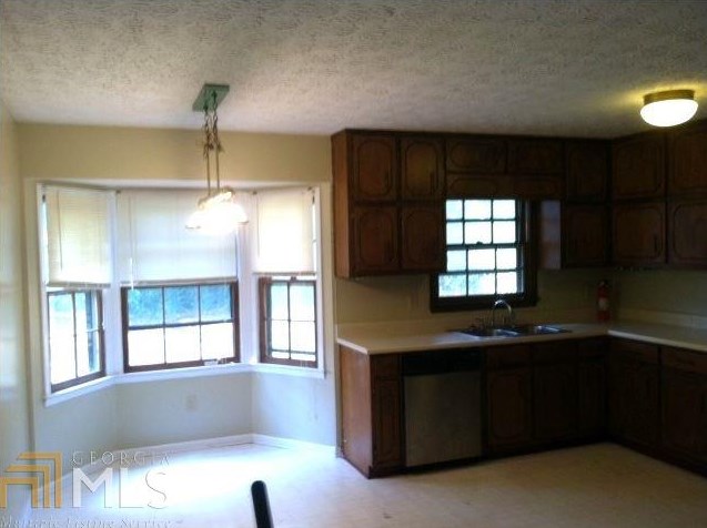 15 Summerfield Ct, Stockbridge, GA 30281