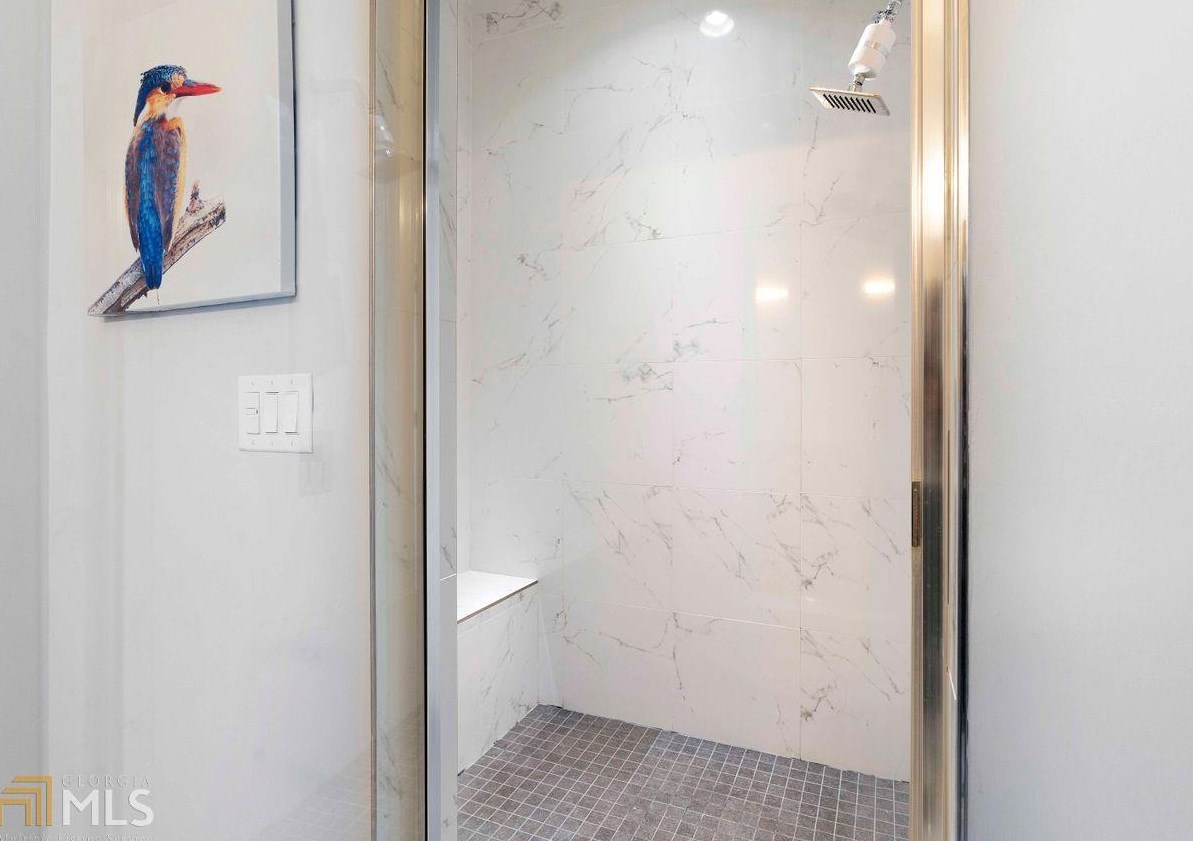 706 Oakview Rd, Decatur GA  30030-4329 exterior