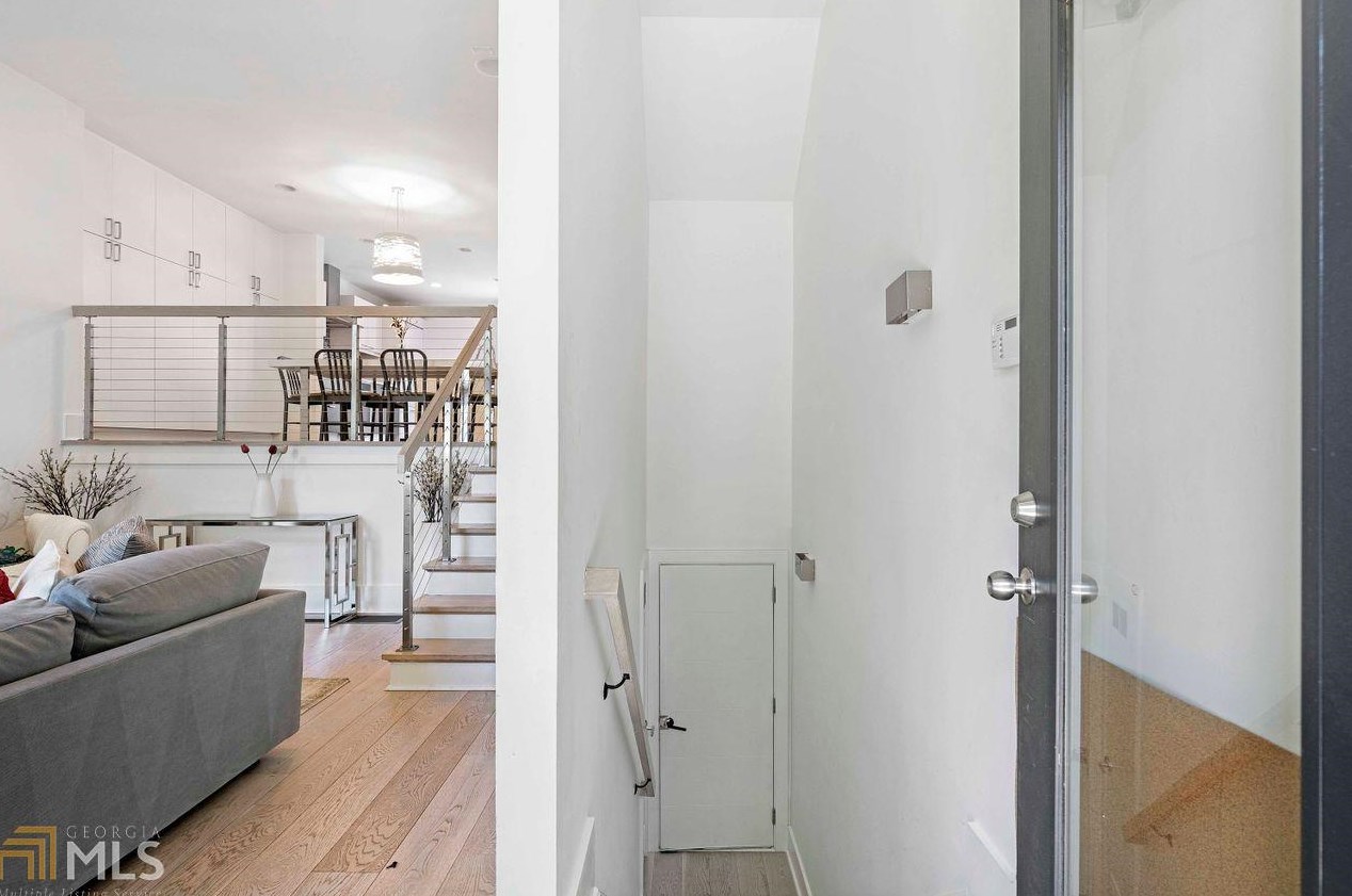 706 Oakview Rd, Decatur GA  30030-4329 exterior