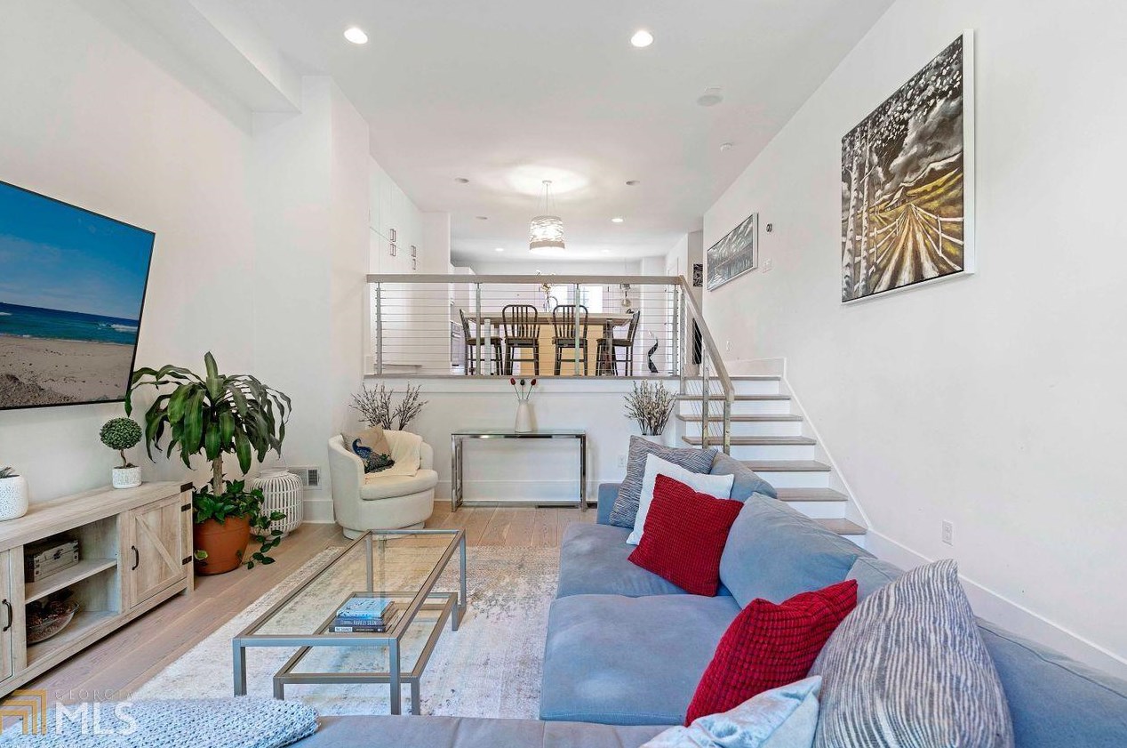 706 Oakview Rd, Decatur GA  30030-4329 exterior