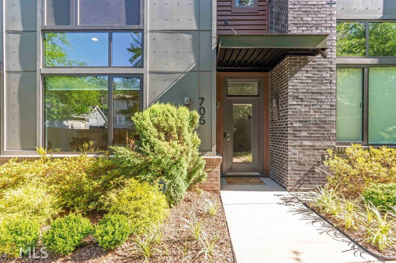 706 Oakview Rd, Decatur GA  30030-4329 exterior