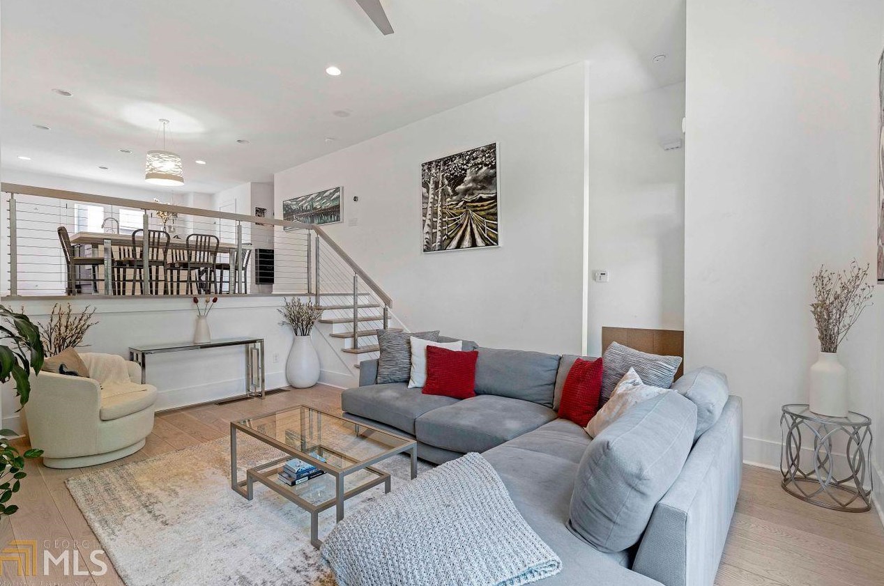 706 Oakview Rd, Decatur GA  30030-4329 exterior